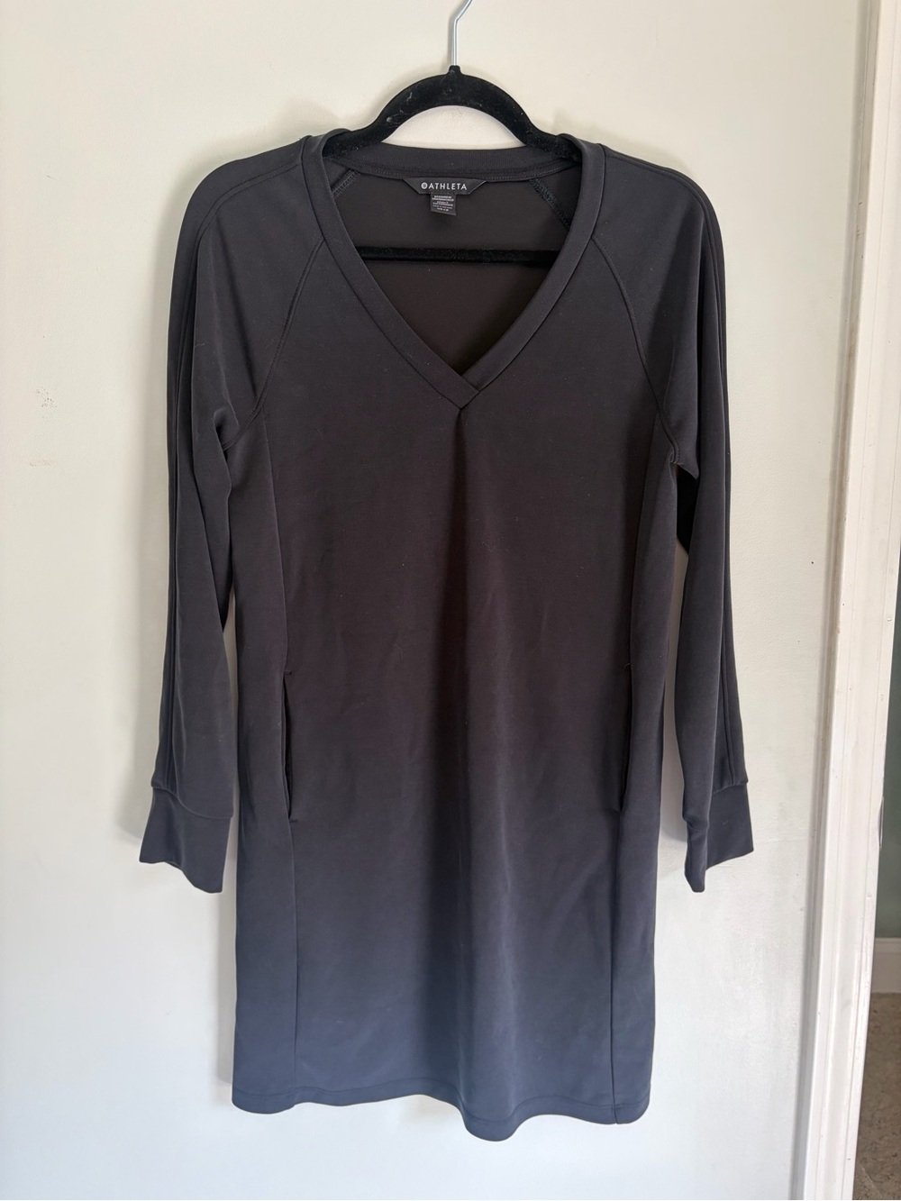 Athleta Black Athletic V-Neck Long Sleeve Dress Soft with Pockets